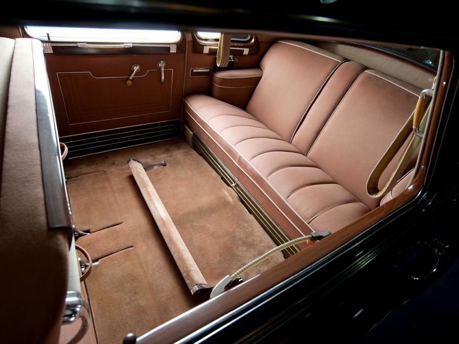  Packard Clipper Custom Super Eight Limousine 1947 года  (фото 2 из 4)